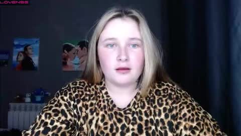 Snapshot of light_lunaa chatting on 09/17/25, 01:57 light_lunaa online show from 09/17/25, 01:57