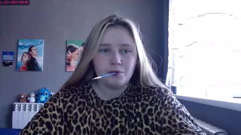 Snapshot of light_lunaa chatting on 09/18/25, 06:59 light_lunaa online show from 09/18/25, 06:59