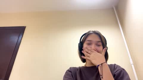 Snapshot of ligiabereda chatting on 10/28/25, 02:53 Bella online show from 10/28/25, 02:53