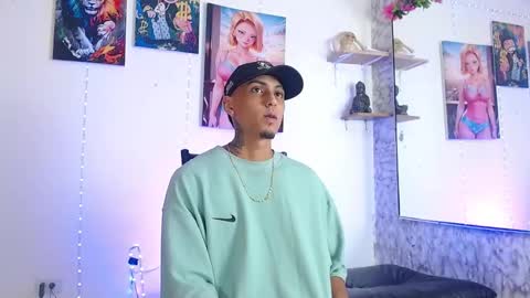 Snapshot of liiaam_lee_ chatting on 10/11/25, 02:15 Daniel online show from 10/11/25, 02:15