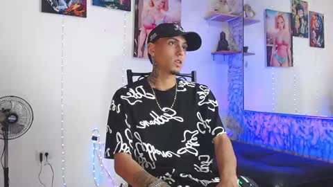 Snapshot of liiaam_lee_ chatting on 10/15/25, 11:49 Daniel online show from 10/15/25, 11:49