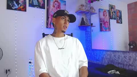 Snapshot of liiaam_lee_ chatting on 10/19/25, 02:29 Daniel online show from 10/19/25, 02:29