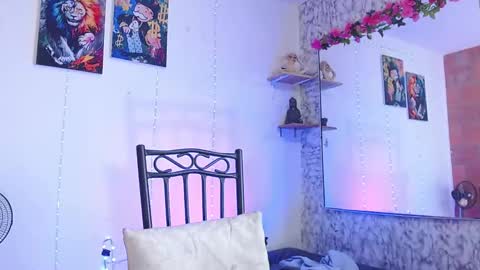 Snapshot of liiaam_lee_ chatting on 10/23/25, 01:54 Daniel online show from 10/23/25, 01:54