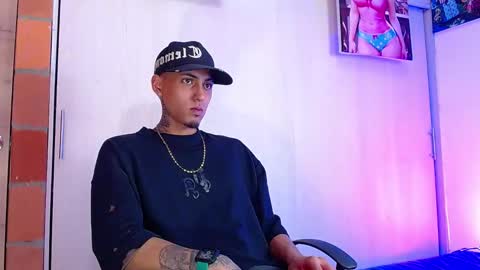 Snapshot of liiaam_lee_ chatting on 11/20/25, 03:01 Daniel online show from 11/20/25, 03:01