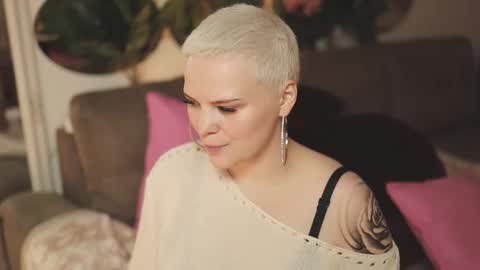 likaaberry online show from 10/21/25, 04:35