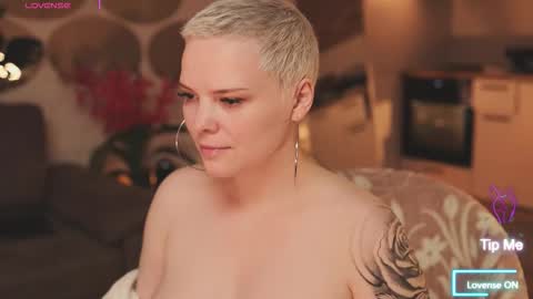 likaaberry online show from 11/03/25, 04:03