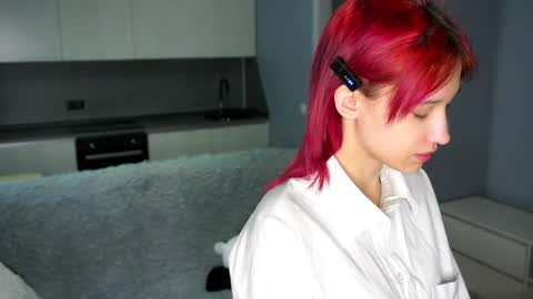 Emi online show from 10/12/25, 12:04