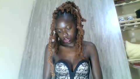 Snapshot of lil6041 chatting on 10/21/25, 07:31 lil6041 online show from 10/21/25, 07:31