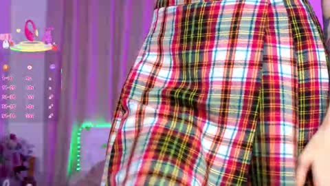 Snapshot of lil_bella_g chatting on 10/18/25, 08:15 Lil Bella G online show from 10/18/25, 08:15