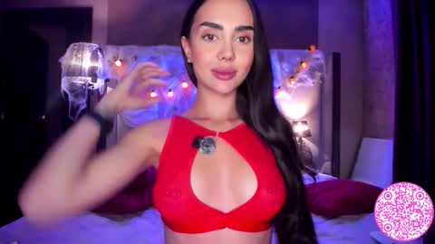 Snapshot of lil_gabbyg chatting on 10/22/25, 07:24 Gabriela online show from 10/22/25, 07:24