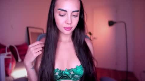 Snapshot of lil_gabbyg chatting on 11/19/25, 08:31 Gabriela online show from 11/19/25, 08:31