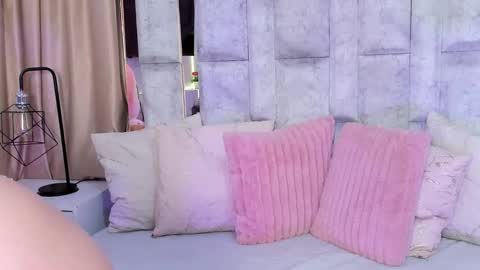 lila noa online show from 10/08/25, 07:44