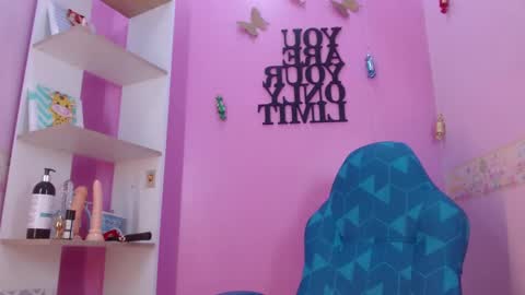 Snapshot of lila_pinky chatting on 01/27/25, 02:35 L I L A online show from 01/27/25, 02:35
