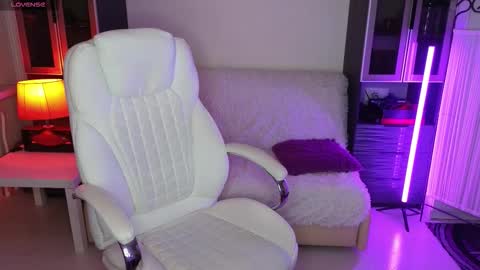 Snapshot of lila_wray chatting on 10/25/25, 04:46 Lila online show from 10/25/25, 04:46