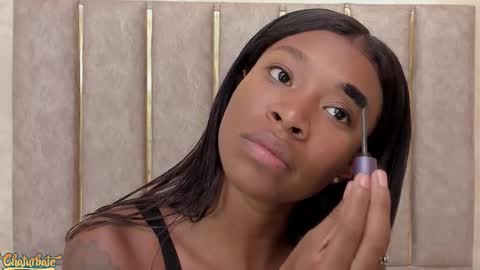 lila bailey  online show from 11/19/25, 07:47