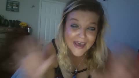 Snapshot of lilblonde412 chatting on 09/24/25, 03:04 lilblonde412 online show from 09/24/25, 03:04