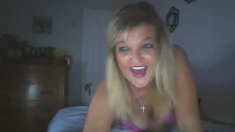 Snapshot of lilblonde412 chatting on 09/27/25, 02:49 lilblonde412 online show from 09/27/25, 02:49
