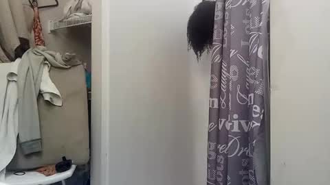 Snapshot of lilbody1 chatting on 11/20/25, 05:18 lilbody1 online show from 11/20/25, 05:18