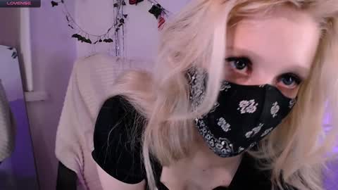 Snapshot of lilgangsta2002 chatting on 12/28/24, 04:52 lil gansta online show from 12/28/24, 04:52