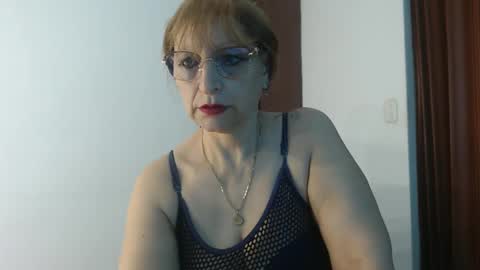 Snapshot of lilhy_mcfly chatting on 11/17/25, 05:30 lilieth online show from 11/17/25, 05:30