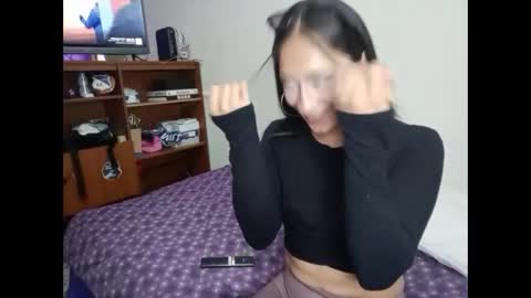 Snapshot of lili__lopez777 chatting on 11/27/25, 08:33 lili__lopez777 online show from 11/27/25, 08:33