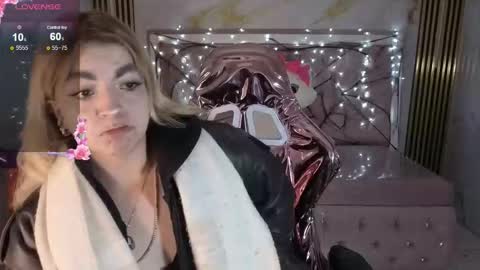 Lili online show from 10/23/25, 03:28