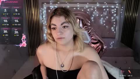 Lili online show from 11/06/25, 03:51