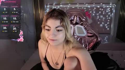 Lili online show from 11/07/25, 03:39