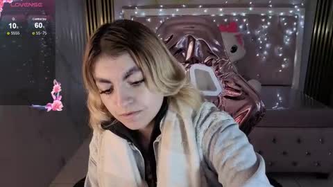 Lili online show from 11/19/25, 03:06