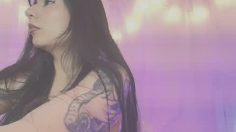 Snapshot of lili_tay chatting on 10/15/25, 08:20 Lili online show from 10/15/25, 08:20