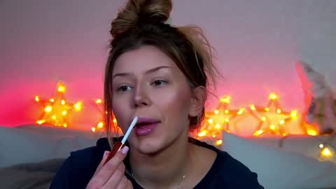 Mia online show from 12/27/24, 06:57