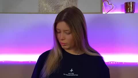 Mia online show from 02/09/25, 01:35