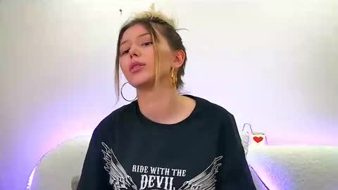 Mia online show from 02/17/25, 01:10