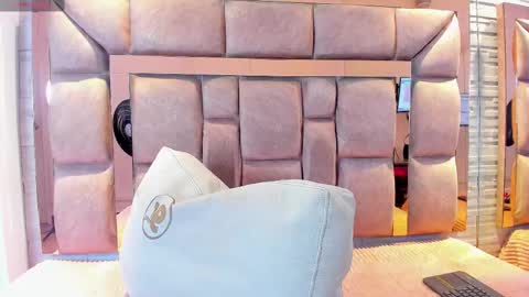 LILIAN  online show from 09/30/25, 08:03