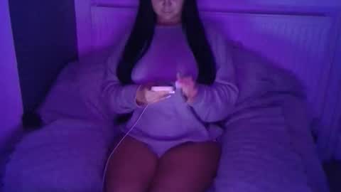 Snapshot of lilianarose_xx chatting on 09/28/25, 01:22 Lilianarose online show from 09/28/25, 01:22