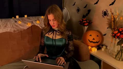 LilianLees online show from 10/27/25, 02:54