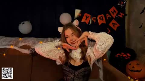 LilianLees online show from 10/31/25, 04:19