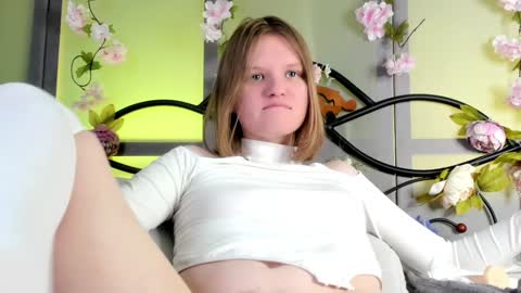 hi guys Im new here Im 18 years oldIve never had sex online show from 12/13/24, 08:15