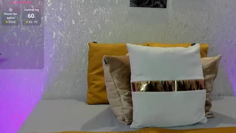 Lili Cooper online show from 11/08/25, 09:35