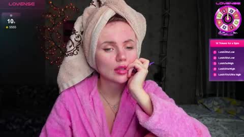 Lilie online show from 11/09/25, 02:32