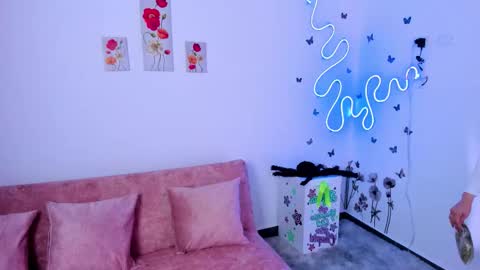 Snapshot of lilielou_ chatting on 11/12/25, 09:14 Lilie online show from 11/12/25, 09:14