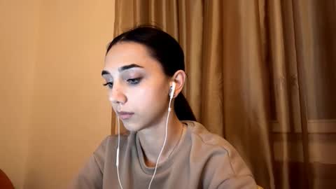 Lina online show from 10/12/25, 10:09