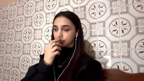 Lina online show from 11/06/25, 10:10