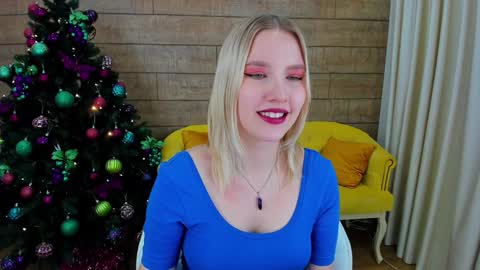 Snapshot of lililinn chatting on 12/13/24, 12:50 LiliLinn online show from 12/13/24, 12:50
