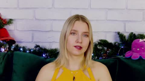 Snapshot of lililinn chatting on 12/17/24, 05:29 LiliLinn online show from 12/17/24, 05:29