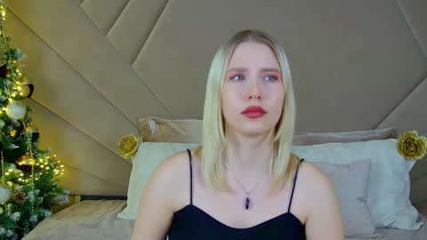 Snapshot of lililinn chatting on 12/23/24, 12:52 LiliLinn online show from 12/23/24, 12:52