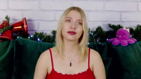 Snapshot of lililinn chatting on 12/24/24, 12:22 LiliLinn online show from 12/24/24, 12:22