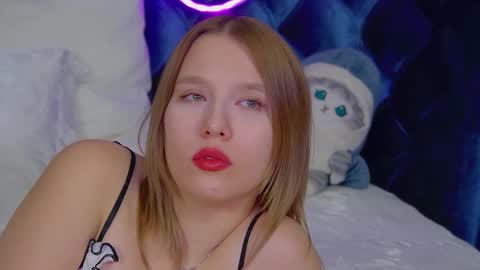 LiliLinn online show from 11/22/25, 06:34