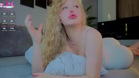 Snapshot of lililok101 chatting on 11/17/25, 02:28 lililok101 online show from 11/17/25, 02:28