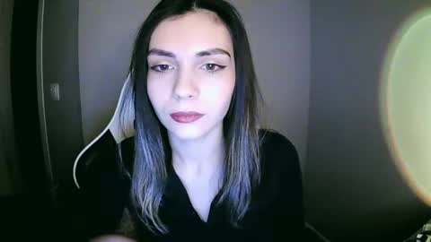 Snapshot of lilirose_x chatting on 12/21/24, 01:32 lilirose online show from 12/21/24, 01:32